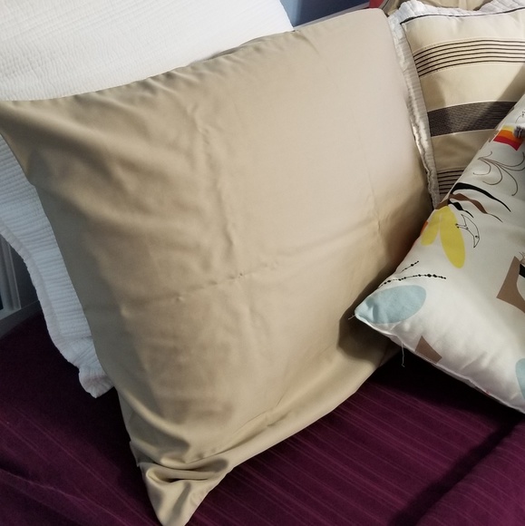 Silky luxurious wrinkle resistant pillows - Picture 3 of 8